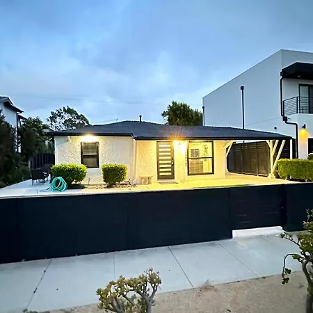 Modern Studio Stylish &Cozy Right Unit